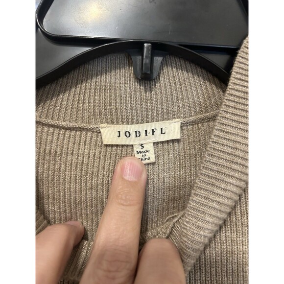 Jodifl Women’s Size Small Oversized Dolman Style Tan Beige Brown Thin Sweater - Picture 2 of 6